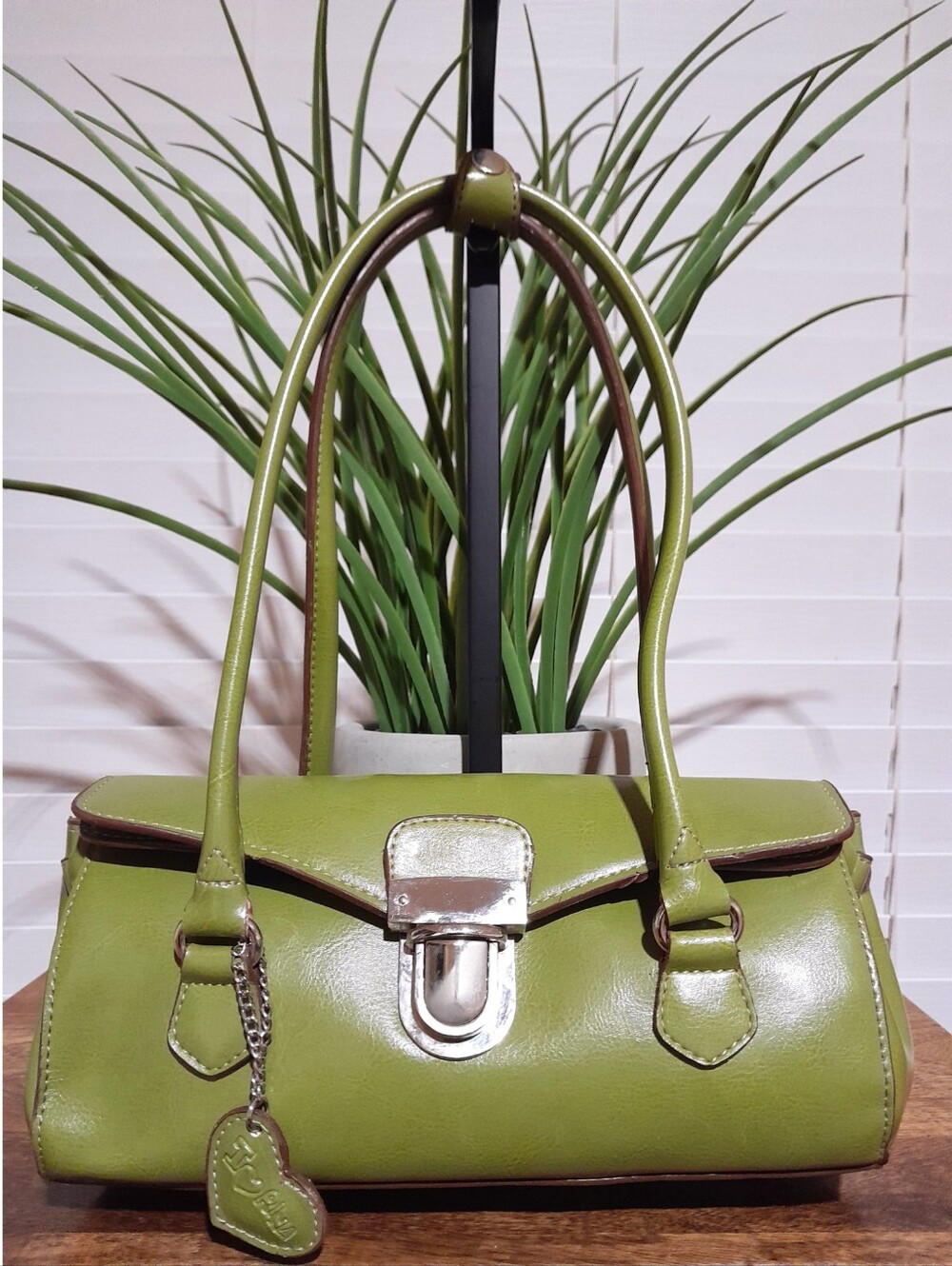 Y2k  nostalgia 2000s purse shoulder bag medium sized green brown